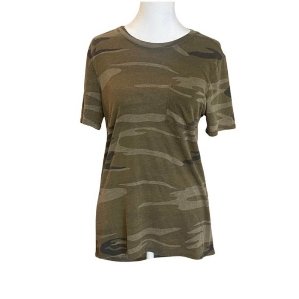 Women’s Camouflage Top Shirt Comfy Army Green Size XS With Front Pocket.